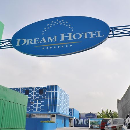 Hotel Dream World Las Piñas Bagian luar foto