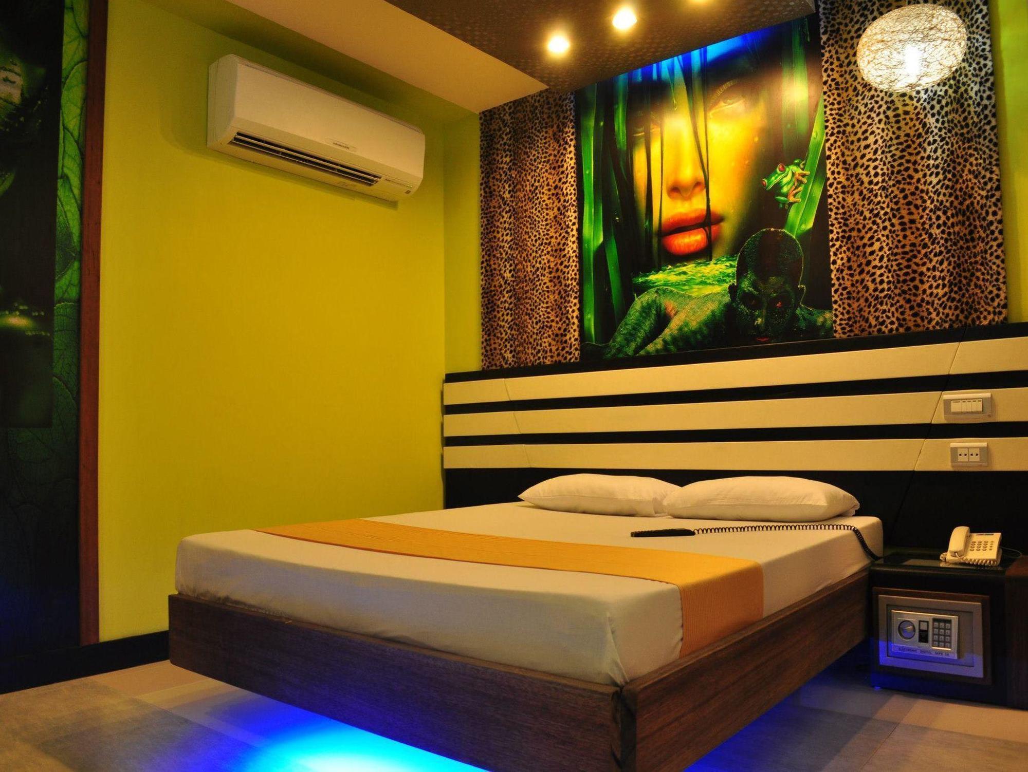 Hotel Dream World Las Piñas Bagian luar foto