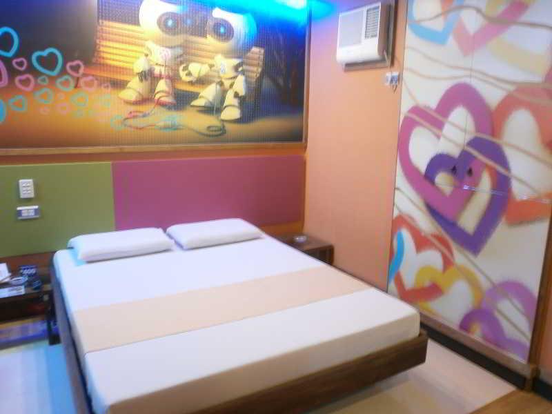 Hotel Dream World Las Piñas Bagian luar foto