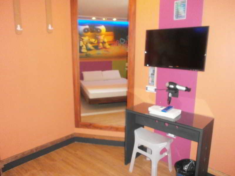 Hotel Dream World Las Piñas Bagian luar foto