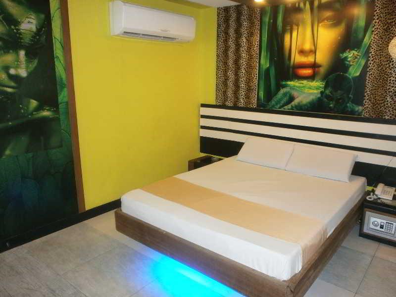 Hotel Dream World Las Piñas Bagian luar foto